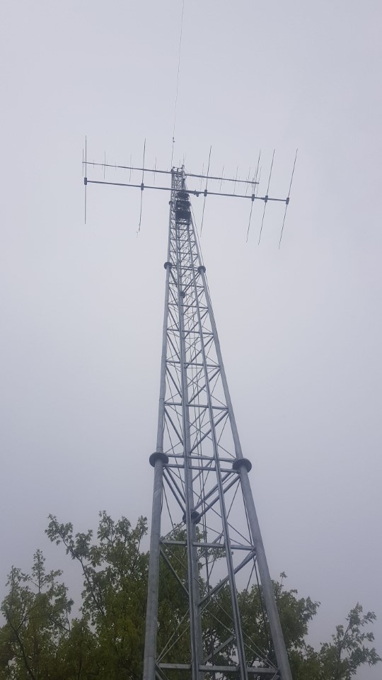 Antenna installation example